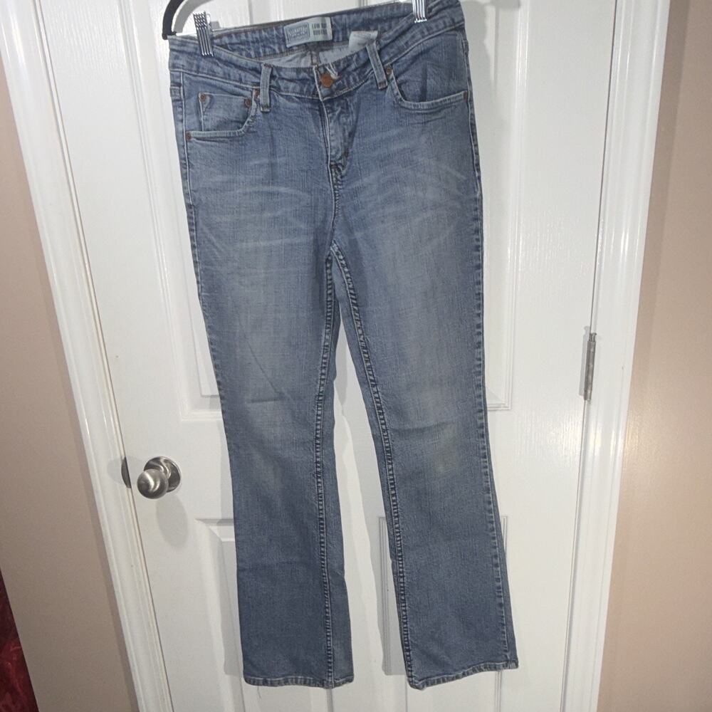 Signature by Levi Strauss & Co. Women’s Low Rise Bootcut Jeans Size 8 long Blue